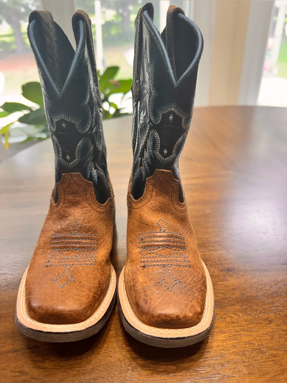 Ariat Tombstone Wide Square Toe Western Boot. Size boys or girls 8.5